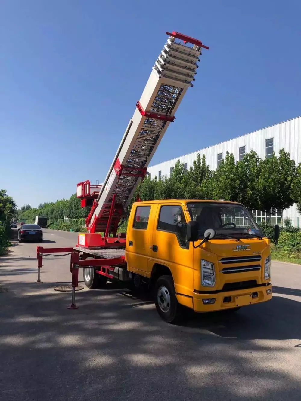 徐州铜山附近的云梯车出租服务：轻松解决高空作业需求