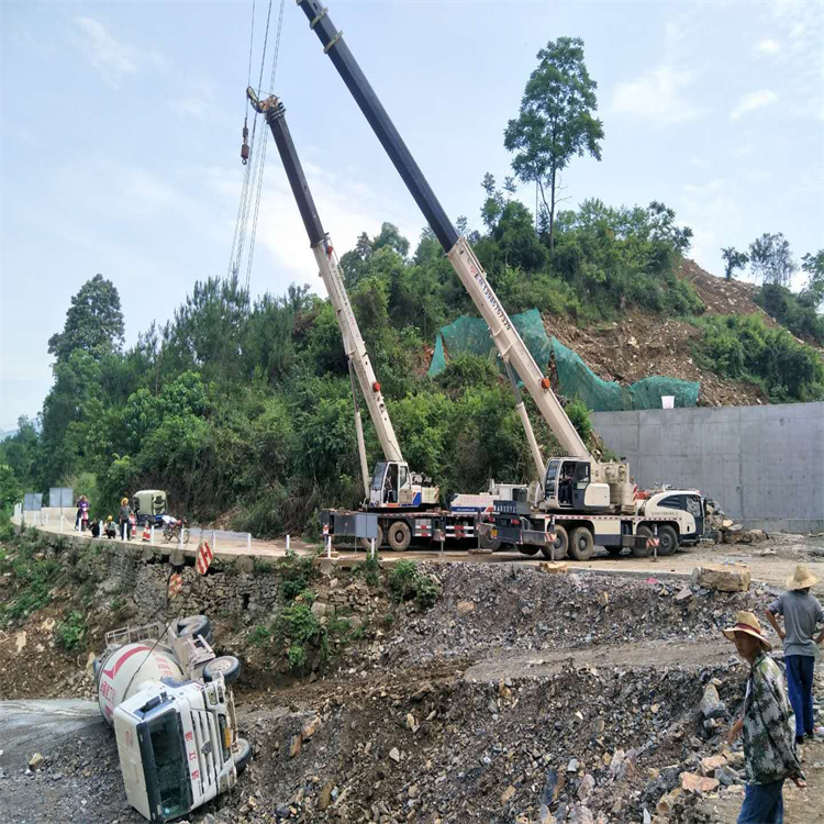 徐州铜山汽车掉沟里叫吊车救援要多少钱